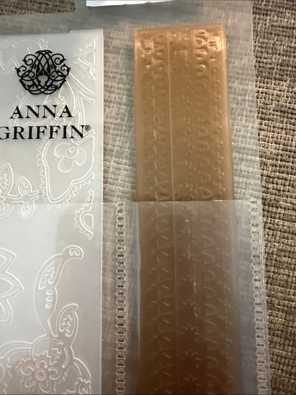 Cricut Anna Griffin fleur rouge embossing Folder